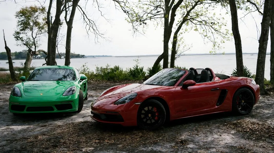 "Porsche 718 Cayman vs. Porsche 718 Boxster: A Head-to-Head Battle of Driving Thrills"|http://m.hohocar.com/newsd/list/vehicle