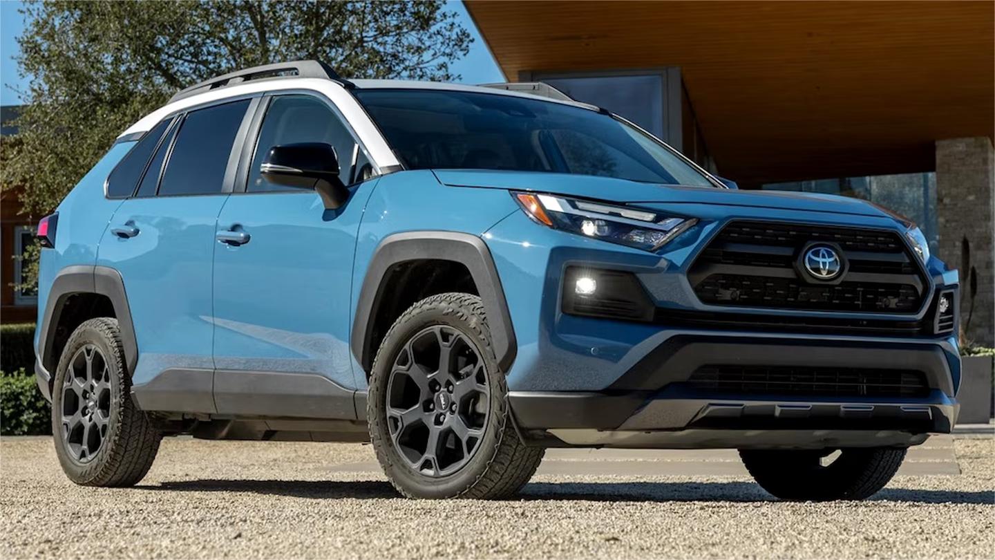Riding High: Honda CR-V vs Toyota RAV4 – A Battle of SUV Titans!